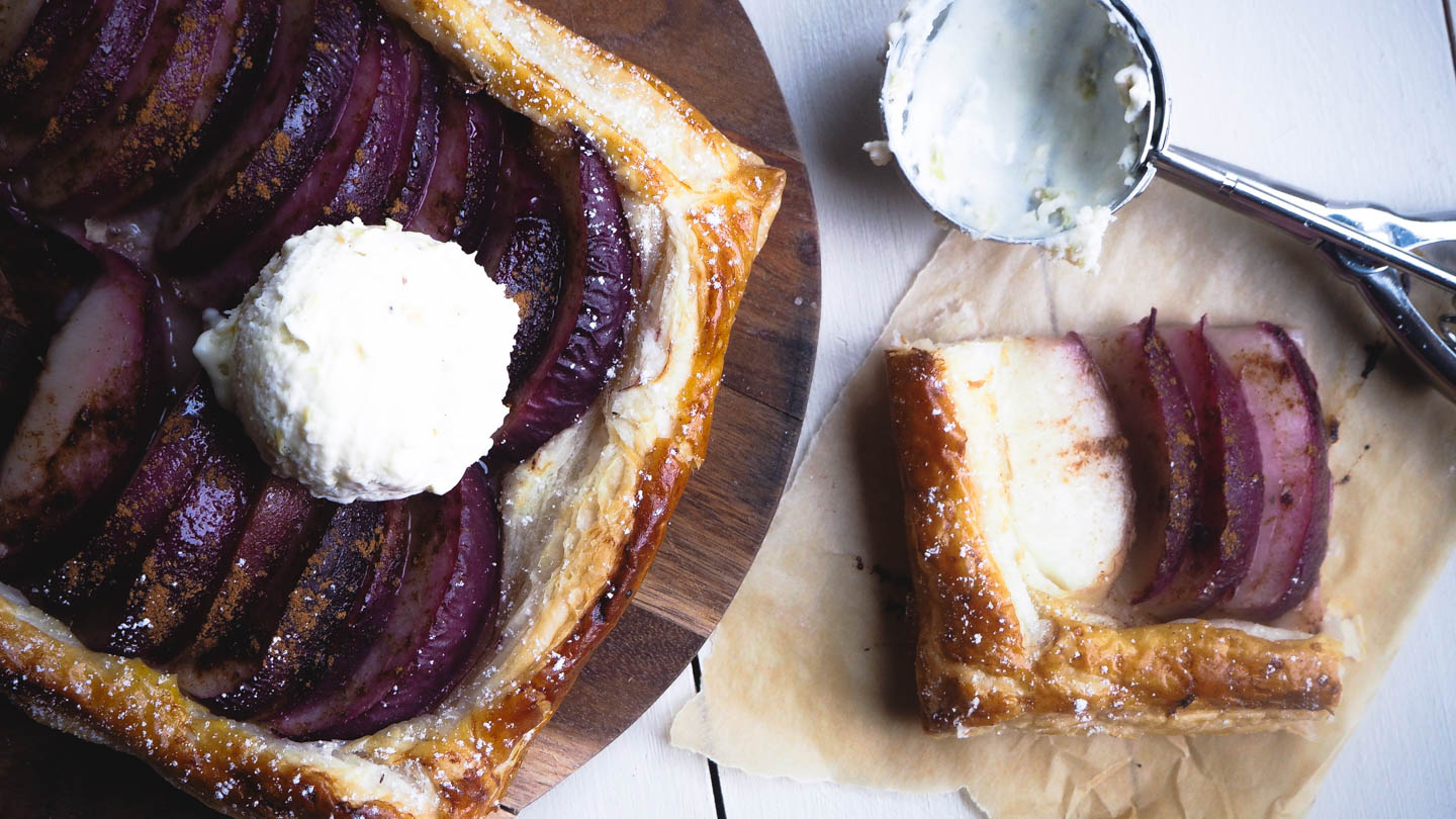 Butterdeigterte med nektarin_P8111368.jpg